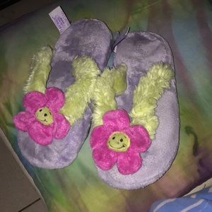 fluffy flip flops house shoes!